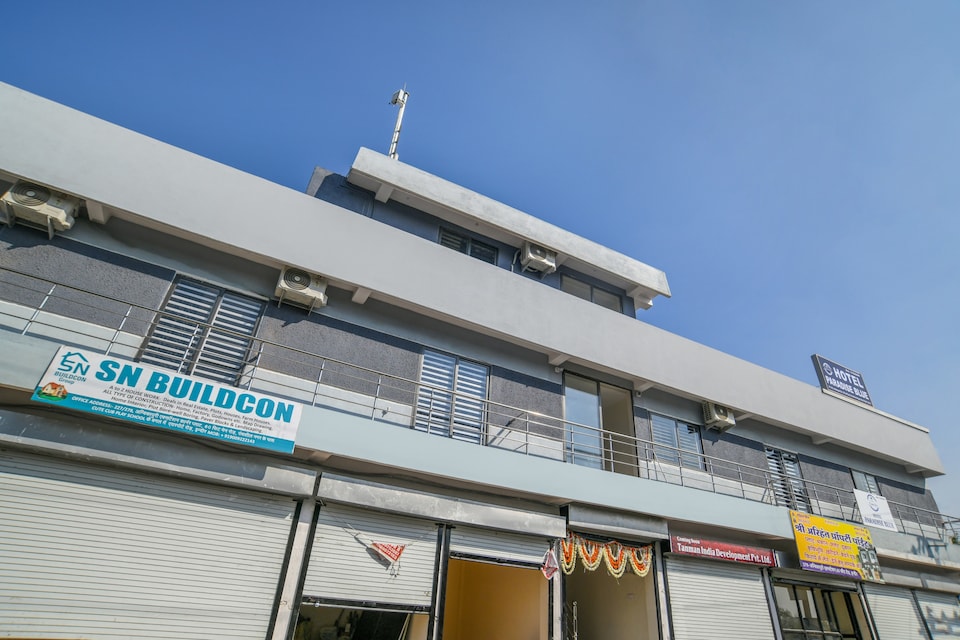 Capital O IND689 Hotel Paradise Blue, Airport Road - Indore, Indore