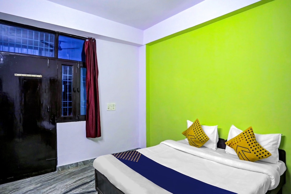 RAJ HOTEL VIP, Noida City, Noida