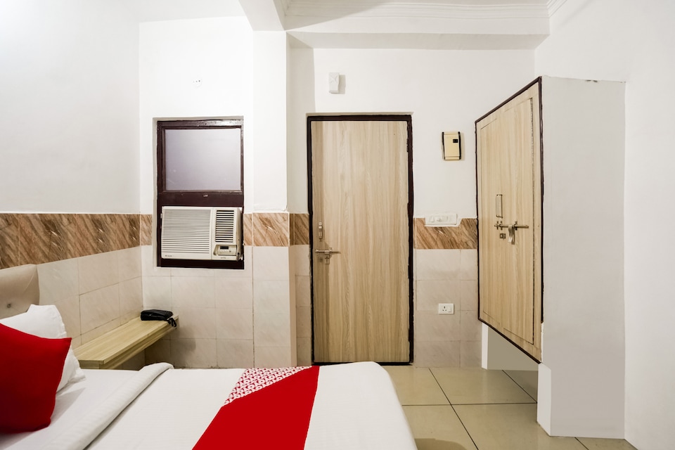 OYO 78786 Hotel D Crown, North Delhi, Delhi