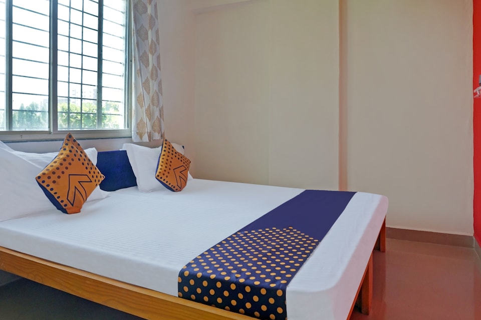 Hotel O Chalukya Executive, Hadapsar Pune, Pune