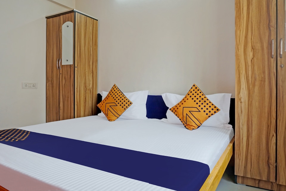 Hotel O Chalukya Executive, Hadapsar Pune, Pune