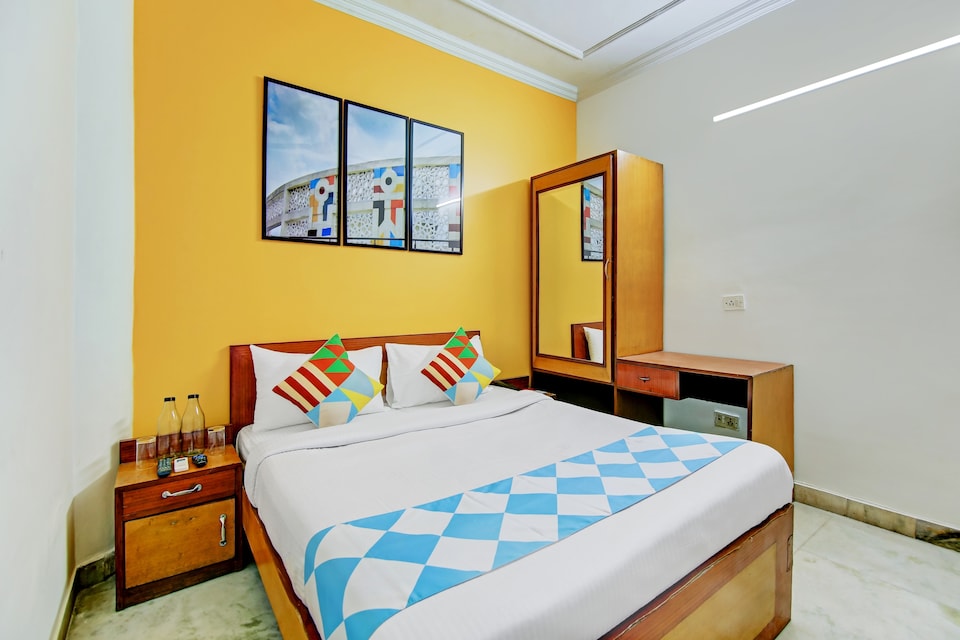 OYO 78799 Richa palace, Lajpat Nagar Delhi, Delhi