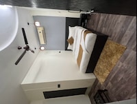 Hotel O Home Diamond Stay Near Lotus Temple