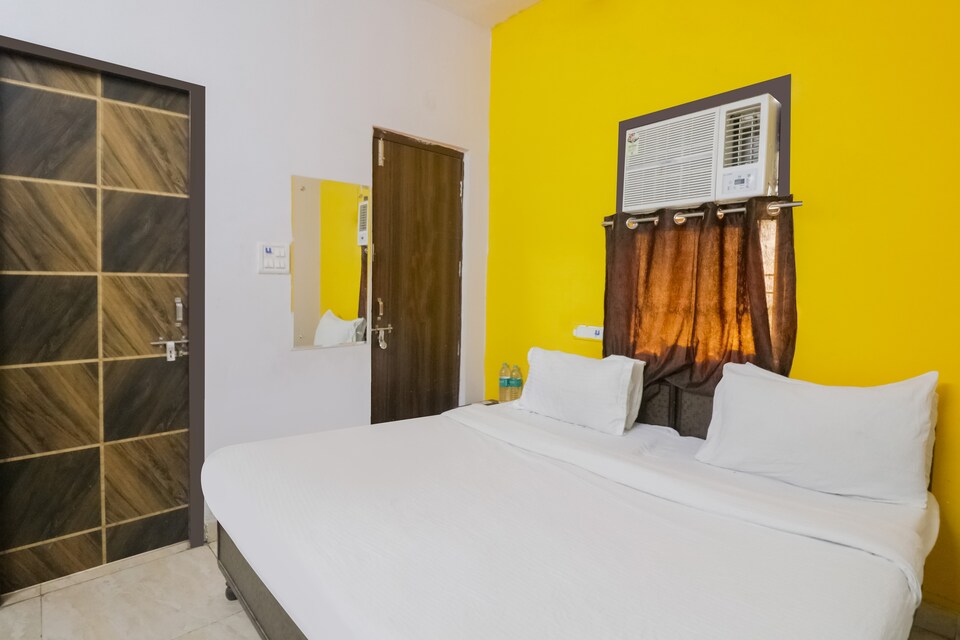 OYO 78805 DECENT COZY INN, Rohini Delhi, Delhi