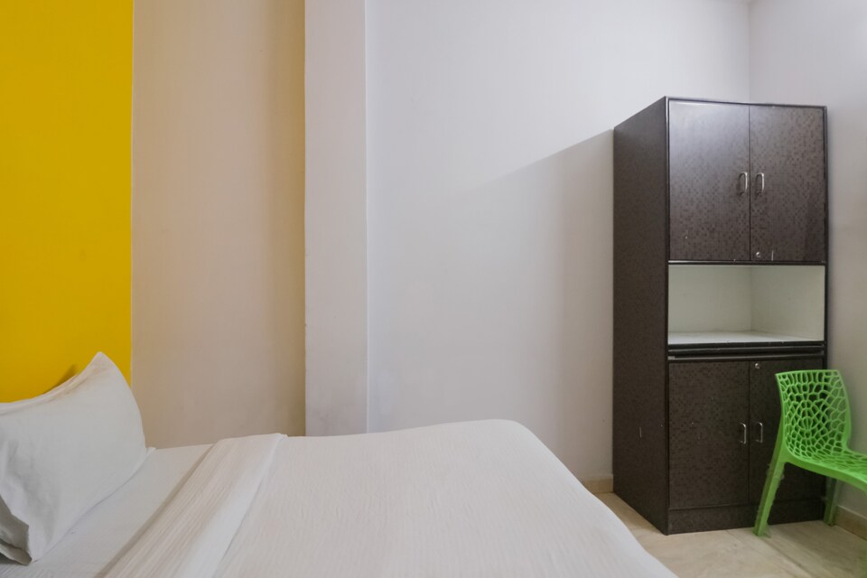 OYO 78805 DECENT COZY INN, Rohini Delhi, Delhi