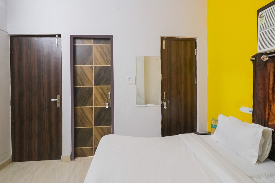 OYO 78805 DECENT COZY INN, Rohini Delhi, Delhi