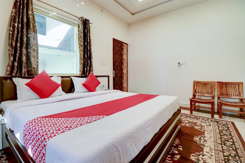 OYO Hotel Raj Paradise, Corporate Complex, Agra