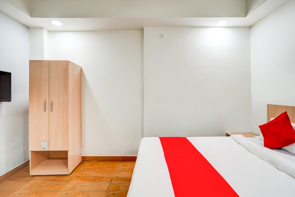 Hotel O White Sky, Anand Vihar Delhi, Delhi