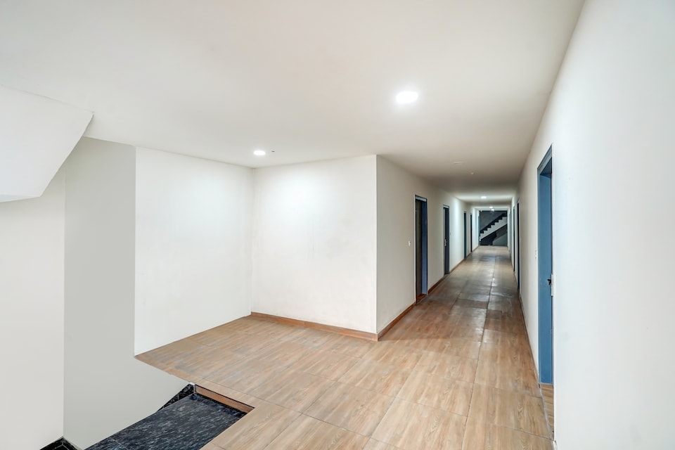 Hotel O White Sky, Anand Vihar Delhi, Delhi