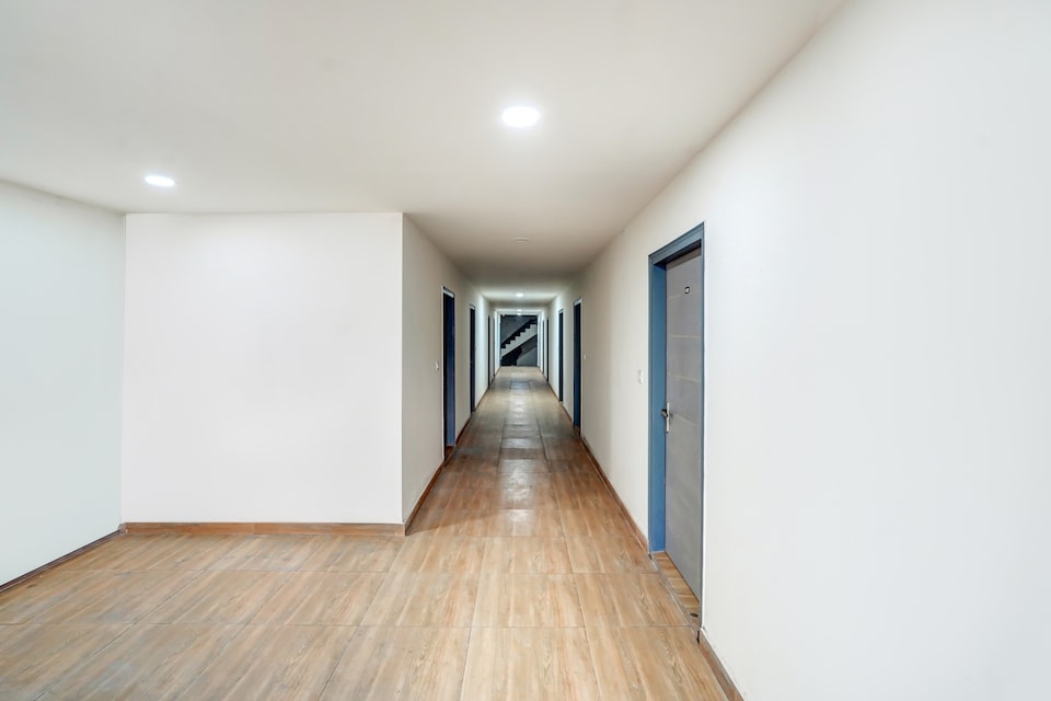 Hotel O White Sky, Anand Vihar Delhi, Delhi