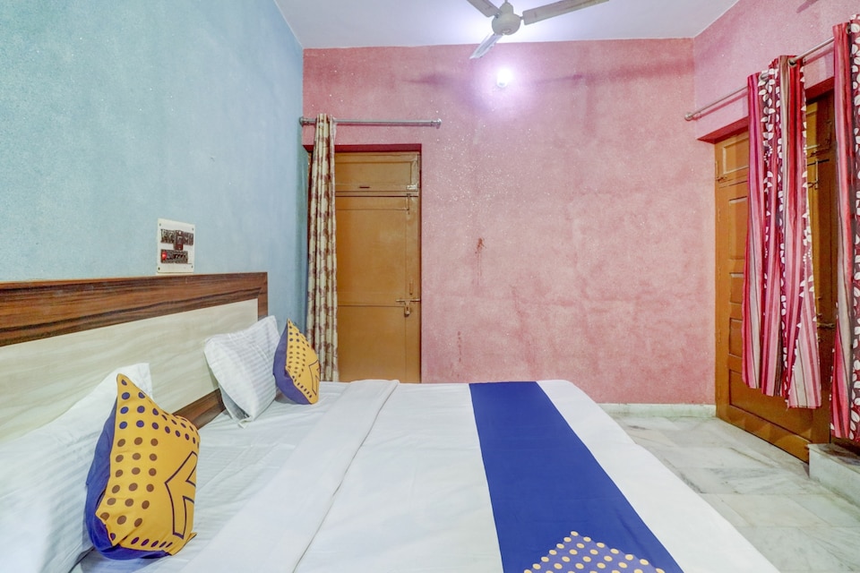 OYO 78856 Hotel Highway, G L A University Vrindavan, Vrindavan