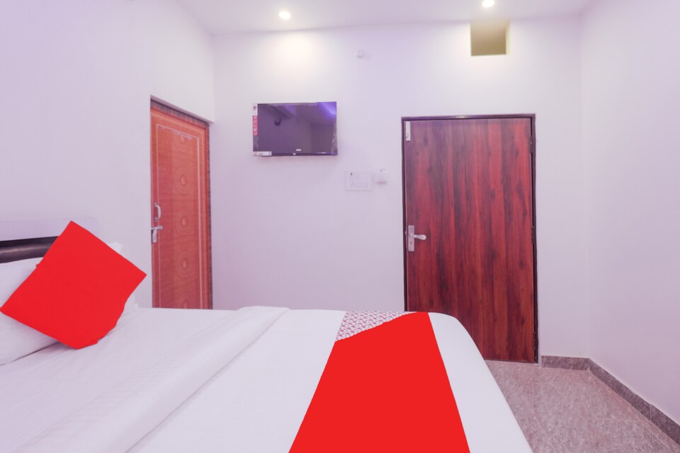 OYO Hotel Holiday, Jhusi, Prayagraj