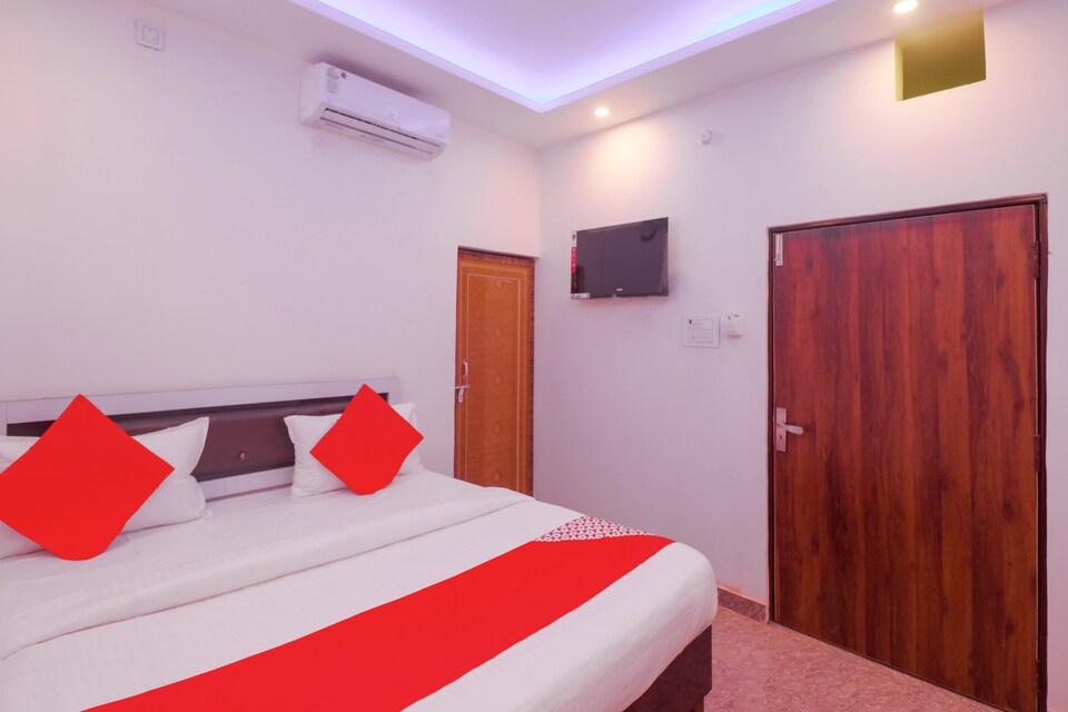 OYO Hotel Holiday, Jhusi, Prayagraj