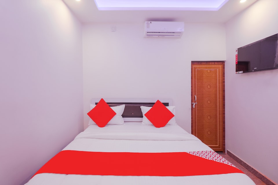 OYO Hotel Holiday, Jhusi, Prayagraj