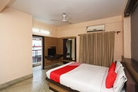 OYO Seacom Inn Purbadiganta Near Acropolis Mall