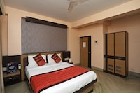 OYO Seacom Inn Purbadiganta Near Acropolis Mall