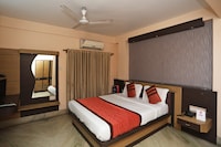 OYO Seacom Inn Purbadiganta Near Acropolis Mall