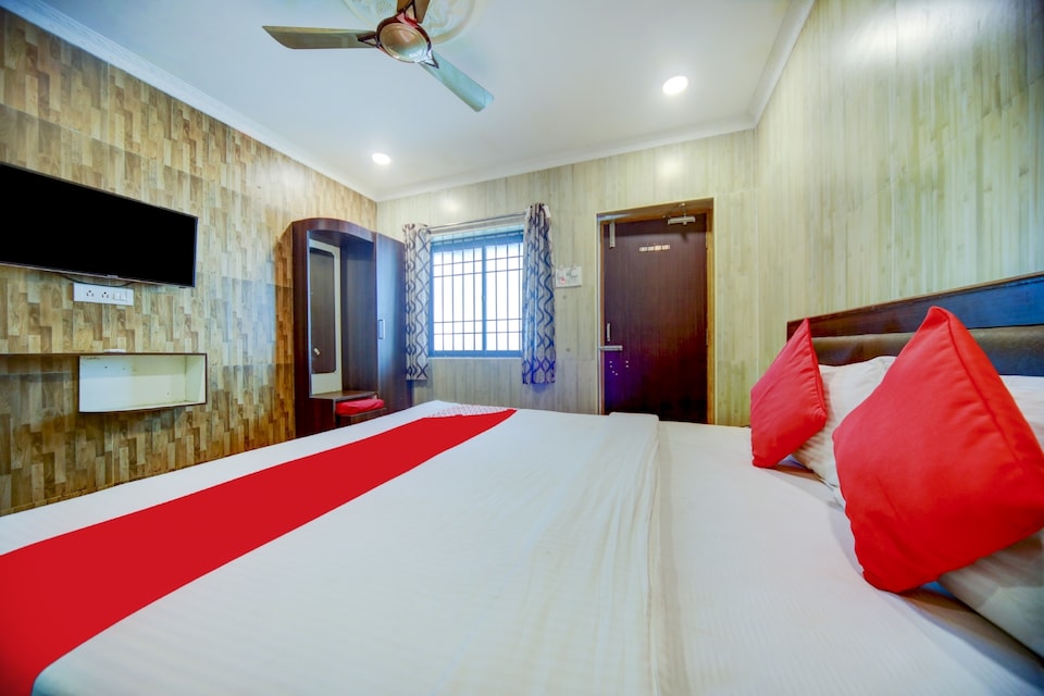 OYO 78960 Pleasant Stays, Koyambedu Chennai, Chennai