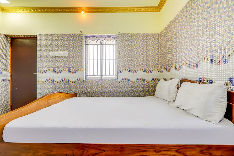 SPOT ON 78961 Sri Sai Ram Hotel, Outskirts Trichy, Trichy