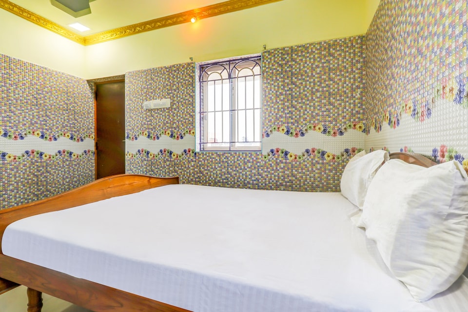 SPOT ON 78961 Sri Sai Ram Hotel, Outskirts Trichy, Trichy
