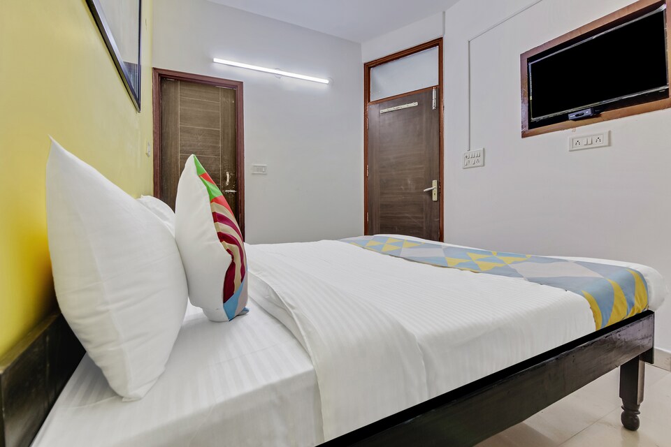  OYO 78966 Cozy Stay Lajpat nagar near metro station, Lajpat Nagar Delhi, Delhi