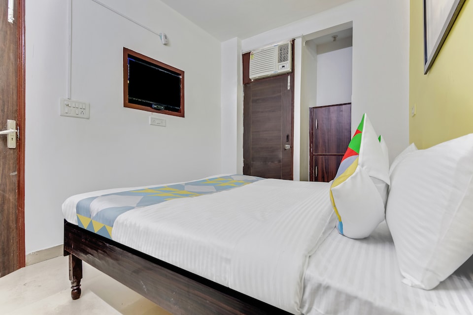  OYO 78966 Cozy Stay Lajpat nagar near metro station, Lajpat Nagar Delhi, Delhi
