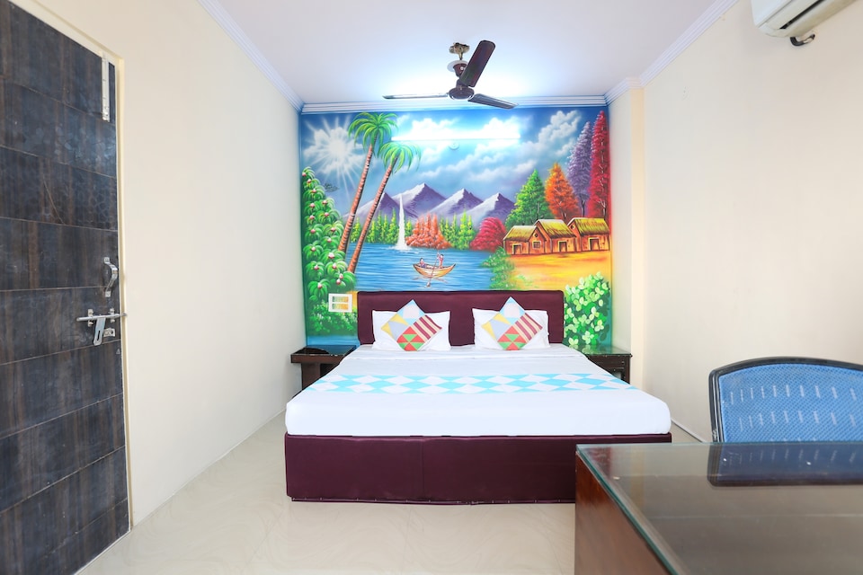 OYO 78971 Gopansh Palace, Rohini Delhi, Delhi