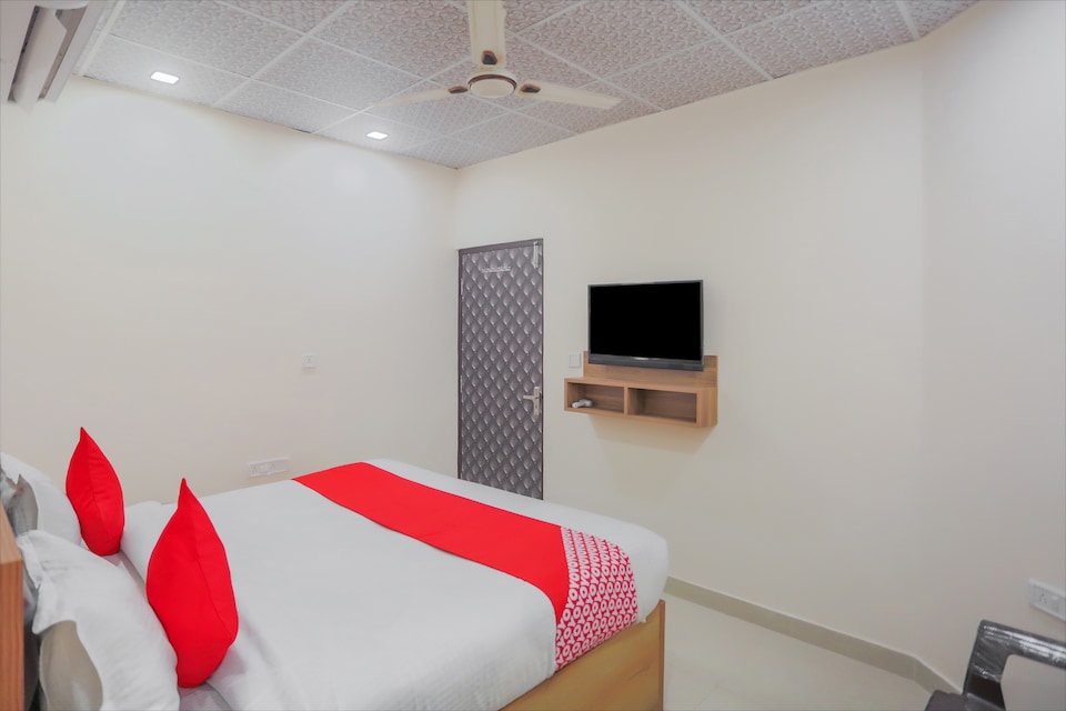 OYO 79001 Stay Inn, Ghaziabad City, Ghaziabad