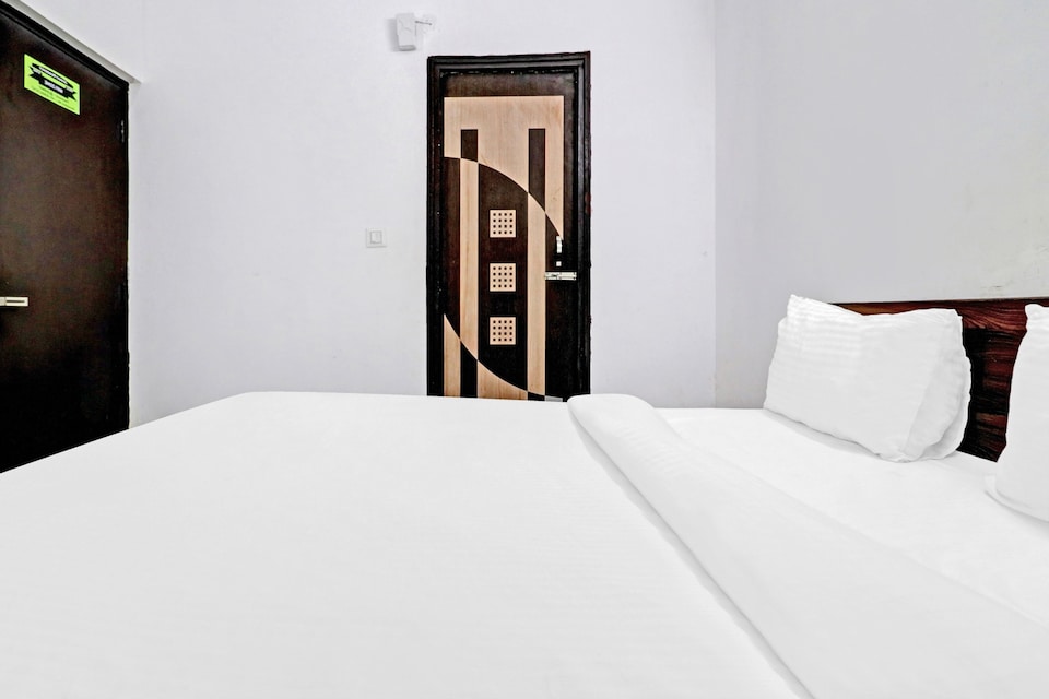 Super  Townhouse Near M2K Cinema Pitampura, Pitampura - Rohini Delhi, Delhi