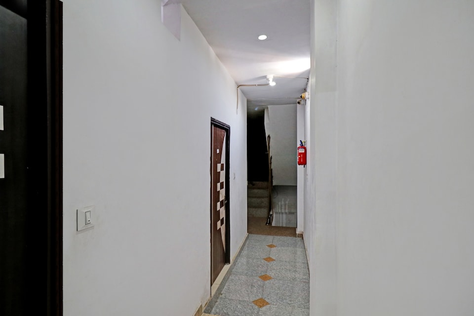 Super  Townhouse Near M2K Cinema Pitampura, Pitampura - Rohini Delhi, Delhi