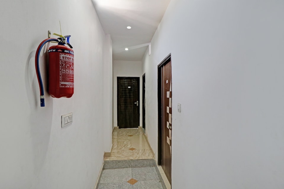 Super  Townhouse Near M2K Cinema Pitampura, Pitampura - Rohini Delhi, Delhi