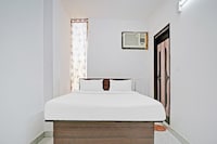 Super  Townhouse Near M2K Cinema Pitampura