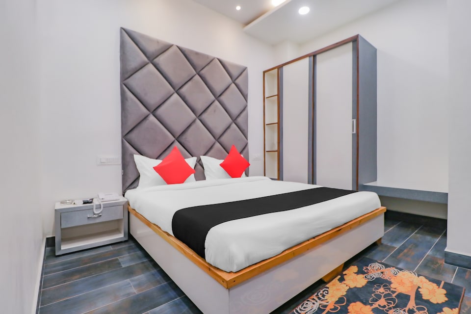 Hotel O Crystal Empire, Zirakpur, Zirakpur