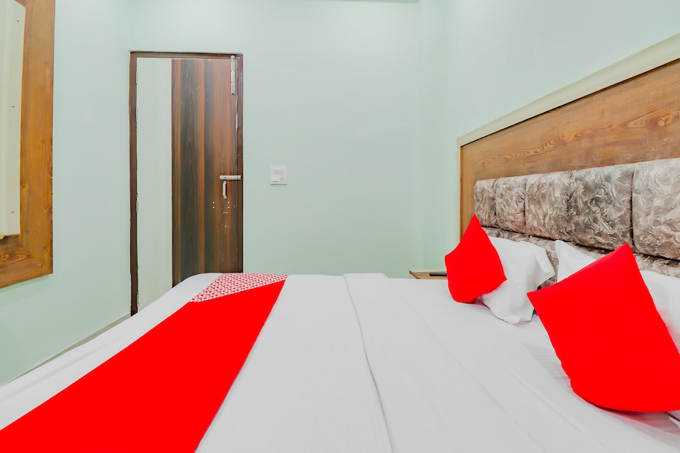 OYO Shree Bala Ji Residency, Banke Bihari Mandir Vrindavan, Vrindavan