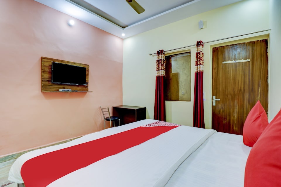 OYO 79059 Hotel Suvasana, Iskcon Vrindavan, Vrindavan