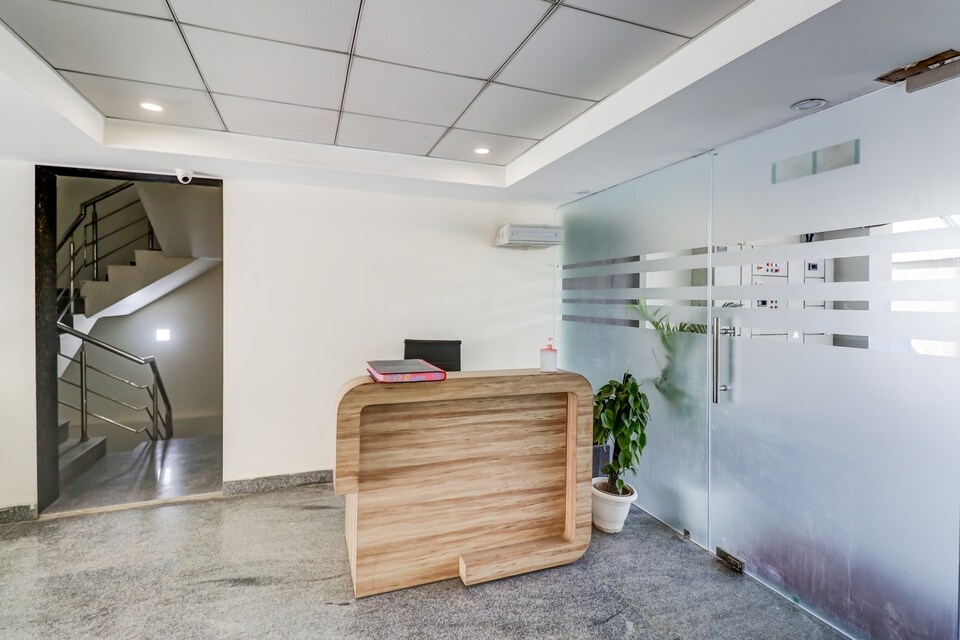 Live as GRG2302, Golf Course Road, Gurgaon