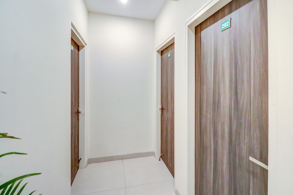 Live as GRG2302, Golf Course Road, Gurgaon