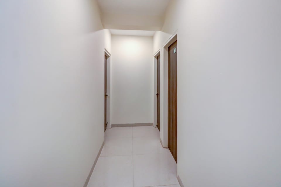 Live as GRG2302, Golf Course Road, Gurgaon
