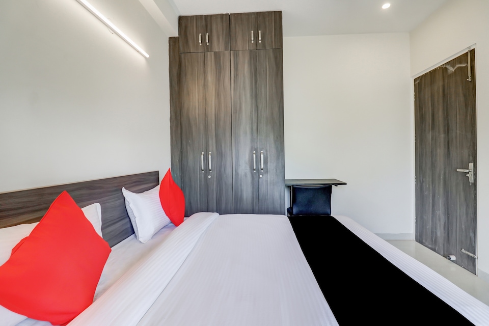 Live as GRG2302, Golf Course Road, Gurgaon