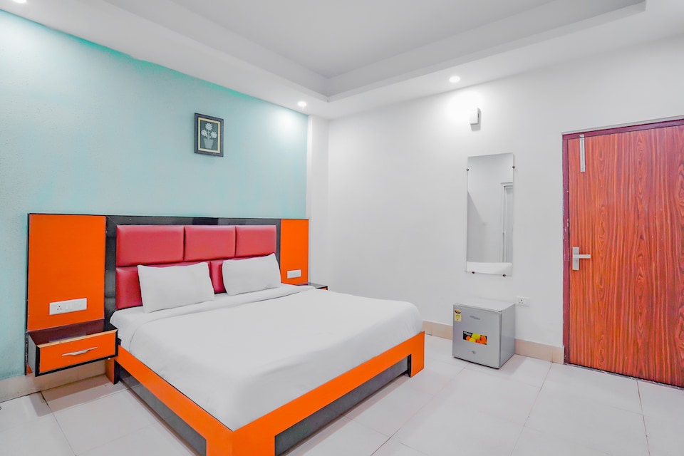 OYO 79070 Carnival Stays, Noida City, Noida