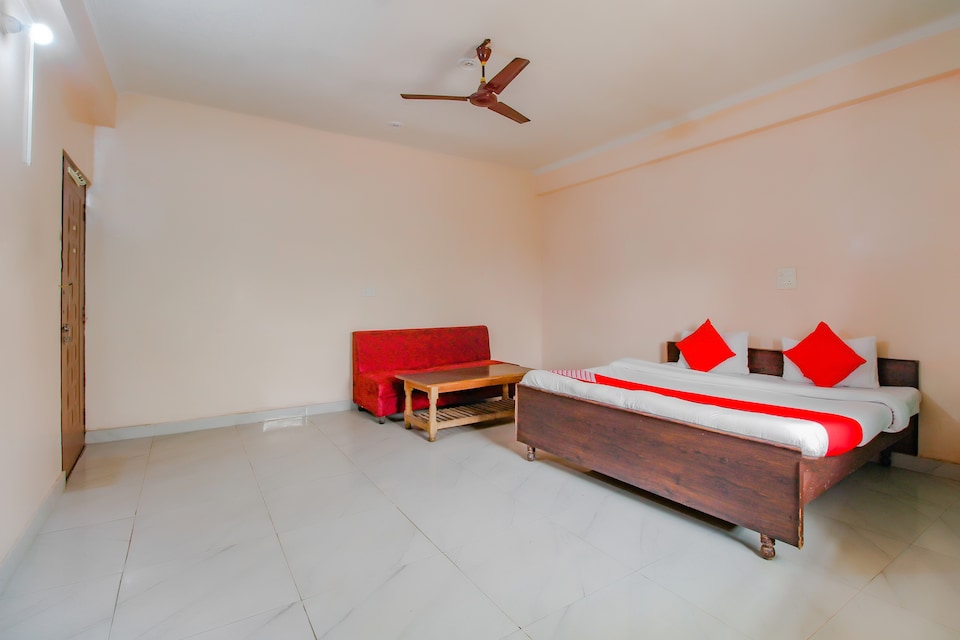 OYO 79072 J R Palace, Corporate Complex, Agra