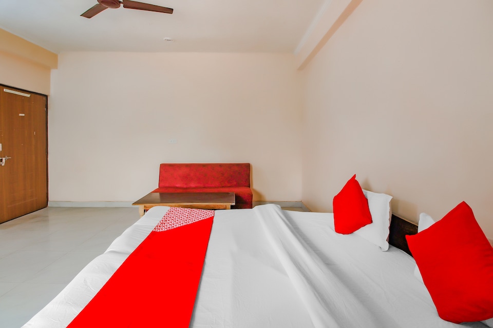 OYO 79072 J R Palace, Corporate Complex, Agra