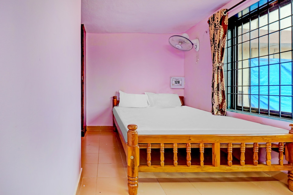 OYO 79093 Hotel Half Moon, Manipal, Udupi-Manipal