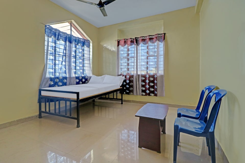 OYO 79104 Varun Family Restaurant, Kushalnagar, Coorg