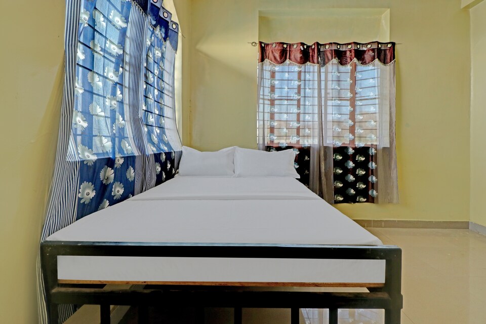 OYO 79104 Varun Family Restaurant, Kushalnagar, Coorg