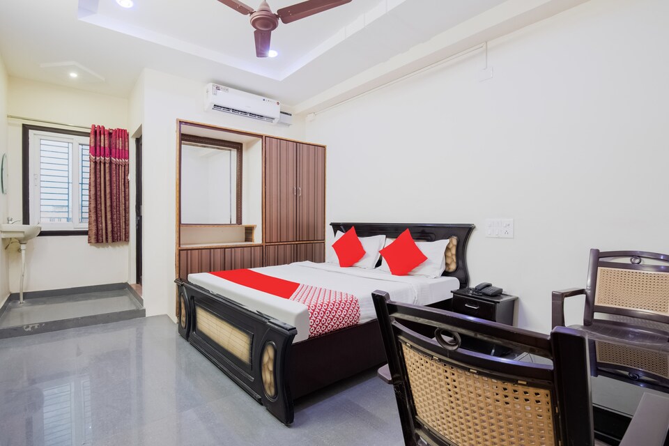 OYO 79108 Nichala Grand Lodge, Vijayawada Guntur Highway, Vijayawada