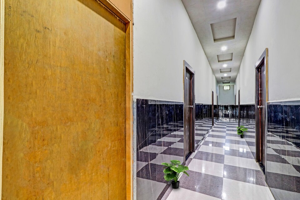 Hotel O Ansh Palace, Fatehabad Road, Agra