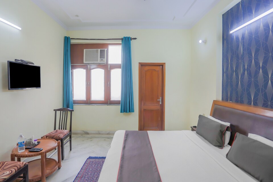 OYO 79157 Collection O Royal Grand Inn, Noida City, Noida