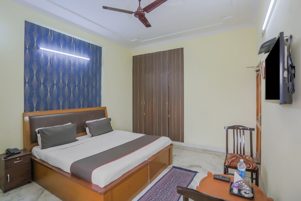 OYO 79157 Collection O Royal Grand Inn, Noida City, Noida