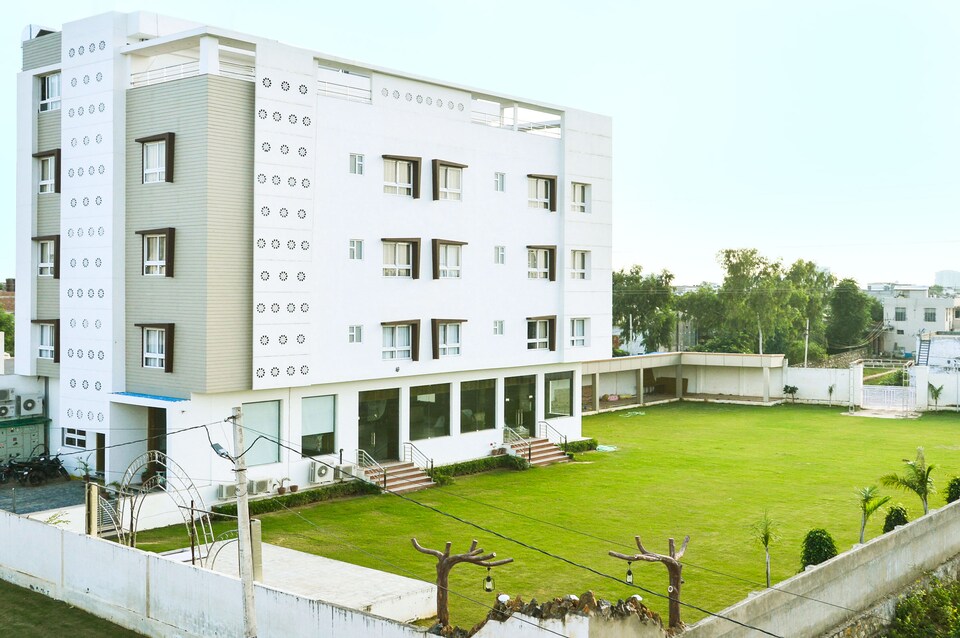 OYO 6622 Hotel Neelam Paradise  Premium Jaipur  Book    2413 OYO